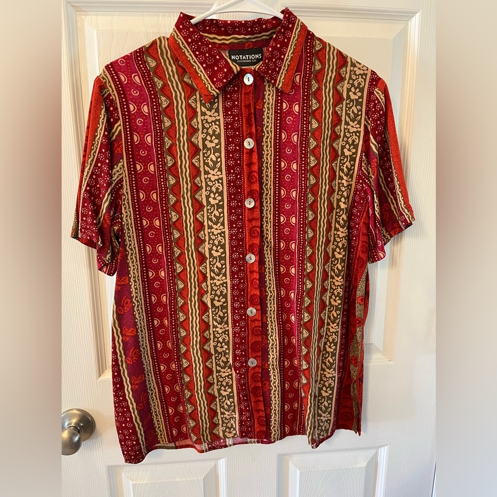 Notations Clothing Co. Medium Short Sleeve Collared Button Down Multi-Color Top